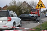 Poważny wypadek w Pieruszycach. Zderzyły się dwa samochody. Trzy osoby trafiły do szpitala