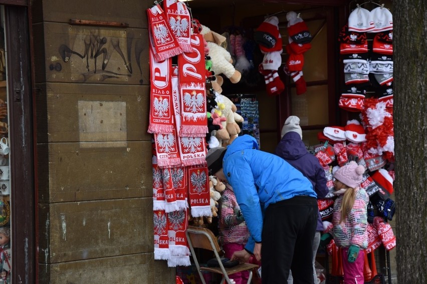 Zakopane: Pucharowe szaleństwo zaczyna się wieczorem, ale pierwsi kibice skoków są już w mieście [ZDJĘCIA]