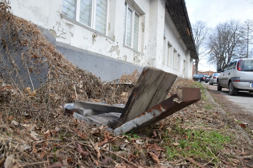 Uszkodzenia budynku przy ul. Błotnej