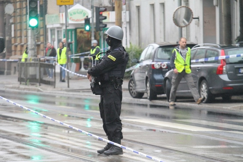 Akcja policji na Traugutta. Słychać strzały [ZDJĘCIA]