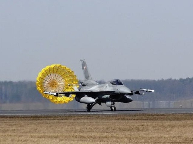 F16, który wylądował w Bydgoszczy