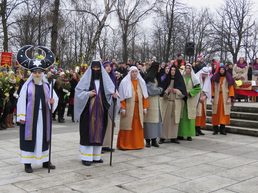 W Piekarach Śląskich rozpoczęło się dziś Misterium Męki Pańskiej [ZDJĘCIA, WIDEO]