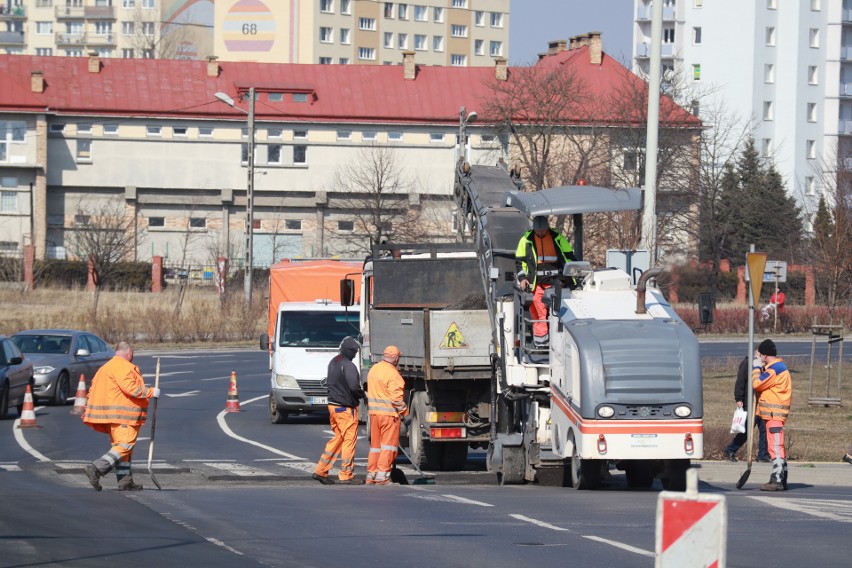 Znikają najgorsze dziury i wyrwy z łódzkich ulic. Wreszcie ruszyły remonty!