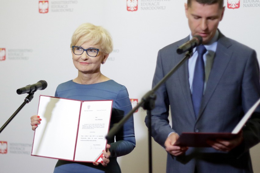 Toruńska posłana Iwona Michałek odebrała dziś (2 lipca)...