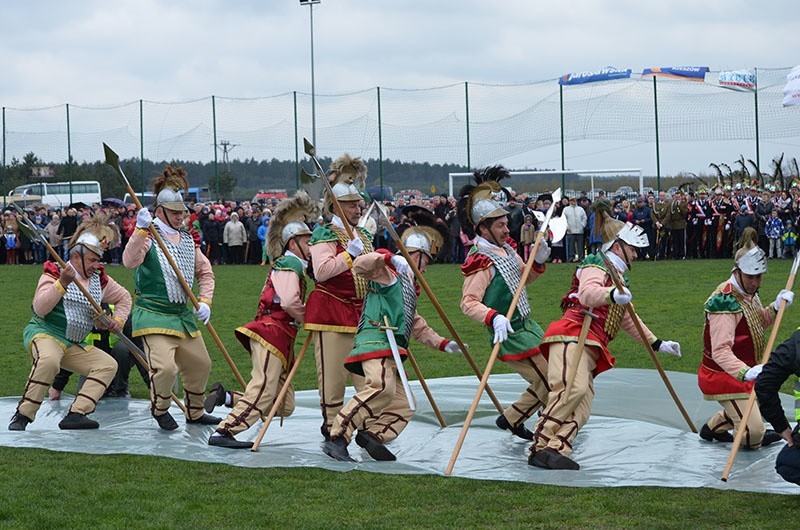 W okresie Triduum Paschalnego wystawiają wartę przy...