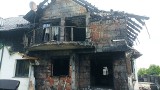 Pożar domu w Łazie pod Żarami. Ogień strawił cały dobytek czteroosobowej rodziny, w kilka chwil stracili wszystko. Potrzebna jest pomoc
