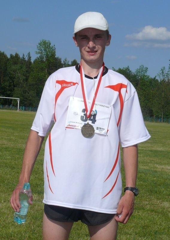 Jarosław Lubiński ma powody do zadowolenia - na 23 miejscu ukończył międzynarodowy półmaraton w Skarżysku-Kamiennej.