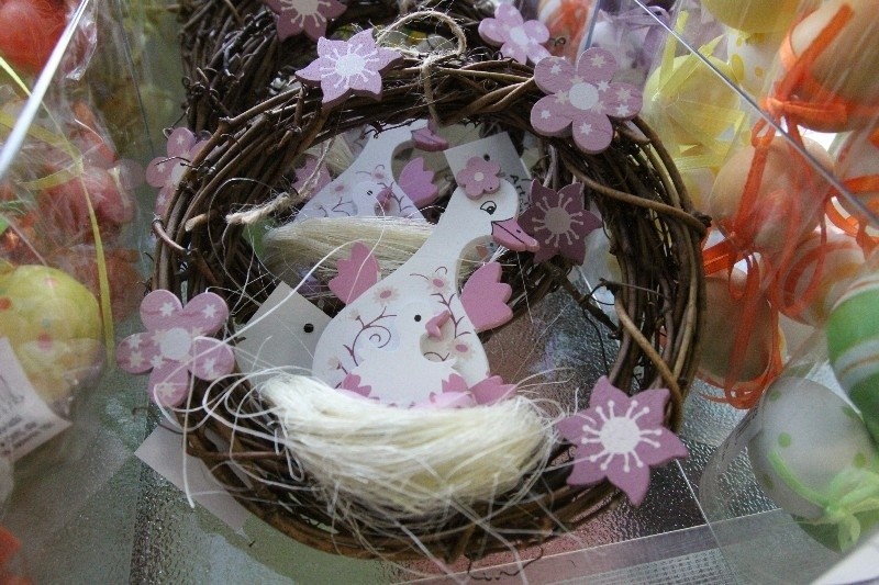 W sklepach już Wielkanoc: słodycze, koszyki, ozdoby...