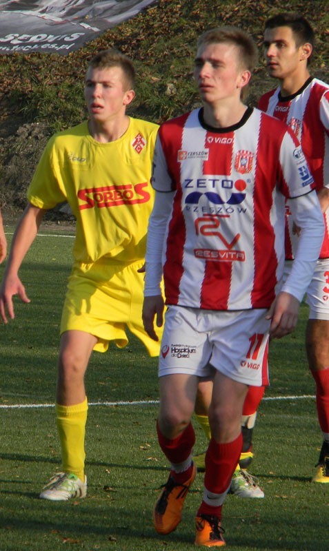 Radosław Adamski (na pierwszym planie) dotychczas grał w rezerwach Resovii.