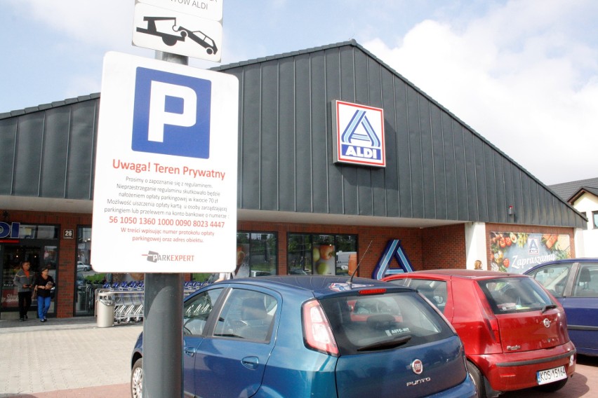 "Mandaty" za zbyt długie parkowanie i zakupy u konkurencji. Takie standardy obowiązują na parkingu Aldi w Oświęcimiu