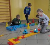 Dzieci w Ujeździe uczą się programowania i robotyki (ZDJĘCIA)