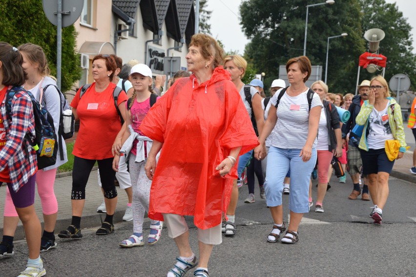 Oświęcim. Pielgrzymi w drodze na Jasną Górę [ZDJĘCIA, WIDEO]