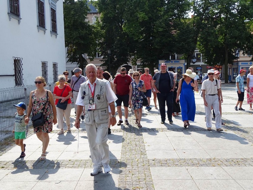 Przewodnik Władysław Flieger zabrał liczną grupę na kolejny...