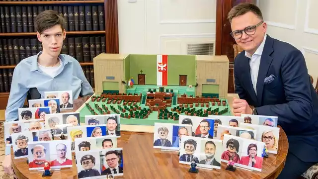 Michał Wawrentowicz zbudował Sejm z klocków Lego. Budowla stoi teraz w gabinecie marszałka Szymona Hołowni