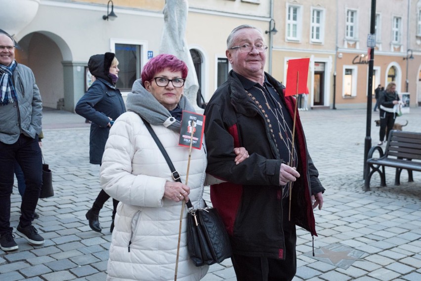 Protest w Opolu. Według policji manifestujących było około...