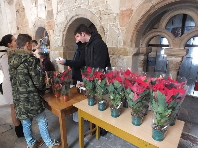 Kiermasz adwentowy w Wąchocku zawsze cieszy się powodzeniem.