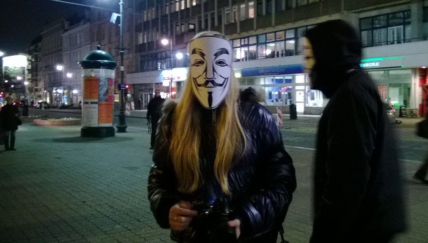 Protest Anonymous w Łodzi: Marsz Miliona Masek na Piotrkowskiej [ZDJĘCIA+FILM]