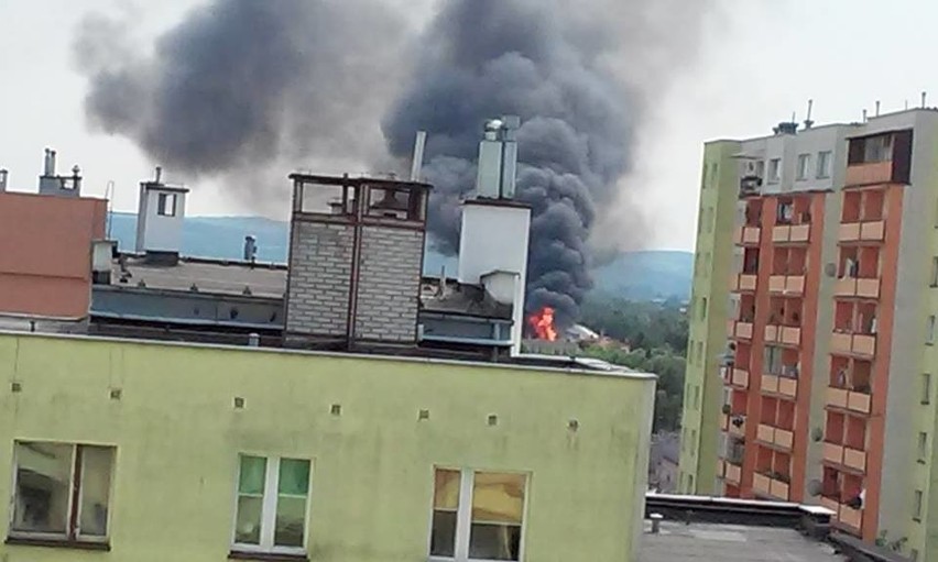 Pożar na placu warsztatu samochodowego na ul. Kwiatkowskiego...