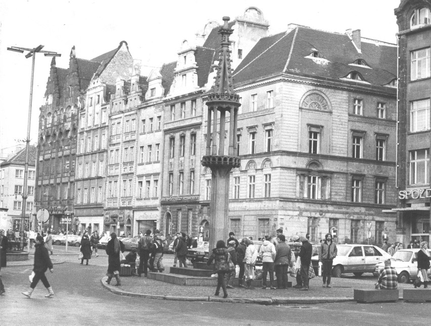 Centrum Wrocławia w latach 80. Tak wyglądały główne ulice,...