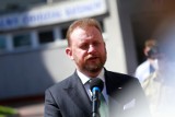 Były minister zdrowia Łukasz Szumowski zakażony koronawirusem. "Najgorsze minęło"
