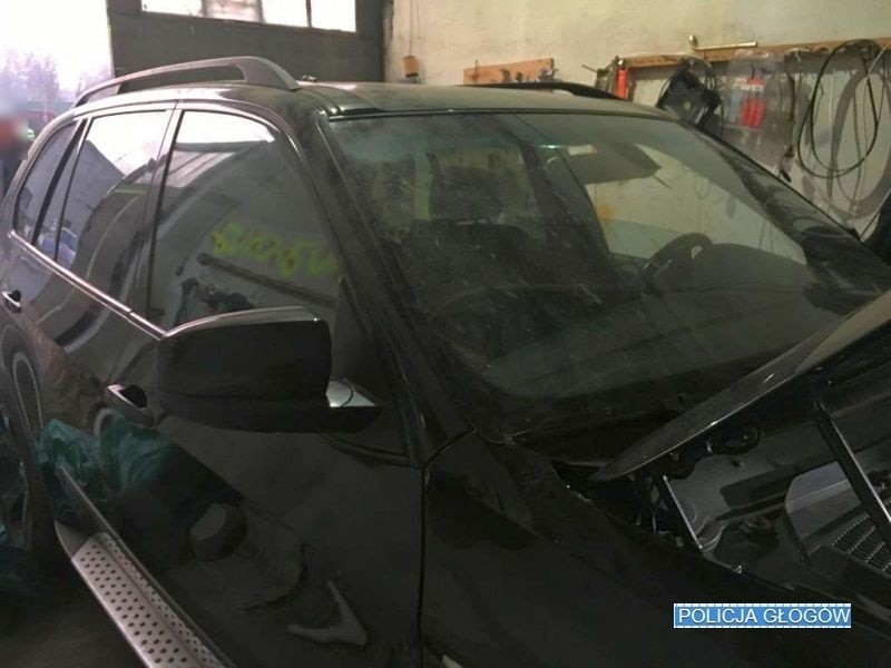 Luksusowe auta - Dodge i BMW - odzyskane przez policjantów
