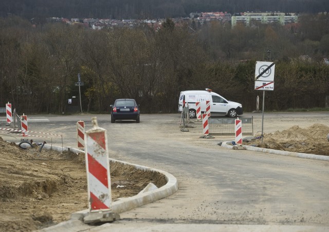Koniec przebudowy skrzyżowania, ale nie koniec prac - inwestycja na ul. Władysława IV trwa