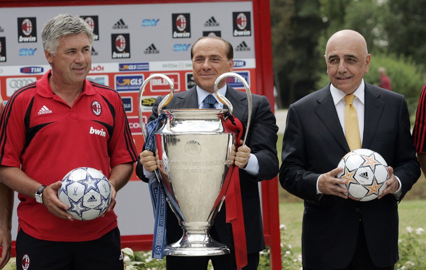 Silvio Berlusconi z „Uszami” Ligi Mistrzów wraz z piłkarzem...