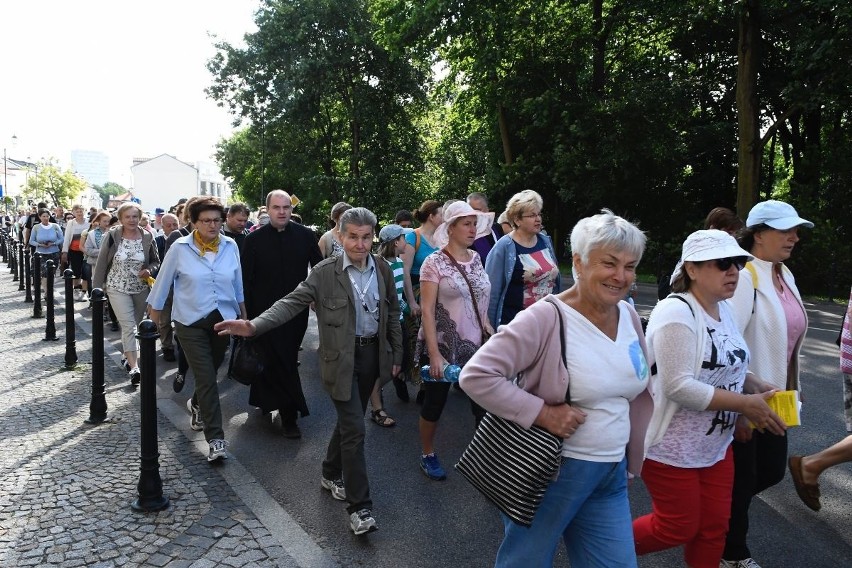 W sobotę 1 lipca ponad 200 pielgrzymów z Białegostoku i...
