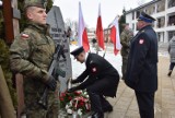 W Pruszczu Gdańskim upamiętniono ofiary Marszu Śmierci, 24.01.2023 r. Złożono kwiaty i zapalono znicze | ZDJĘCIA