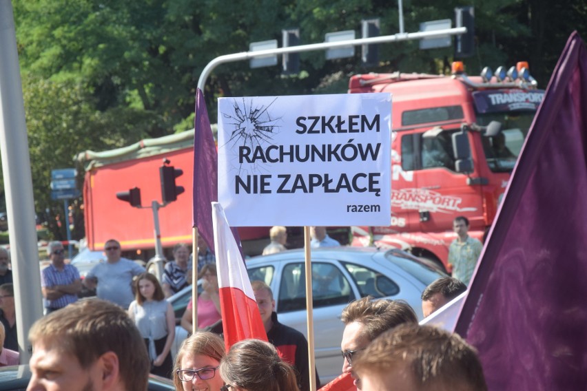 Protest pracowników Huty Szkła w Zawierciu ZDJĘCIA