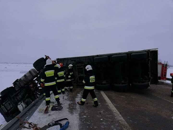 W wyniku zdarzenia ucierpiały trzy osoby, które...