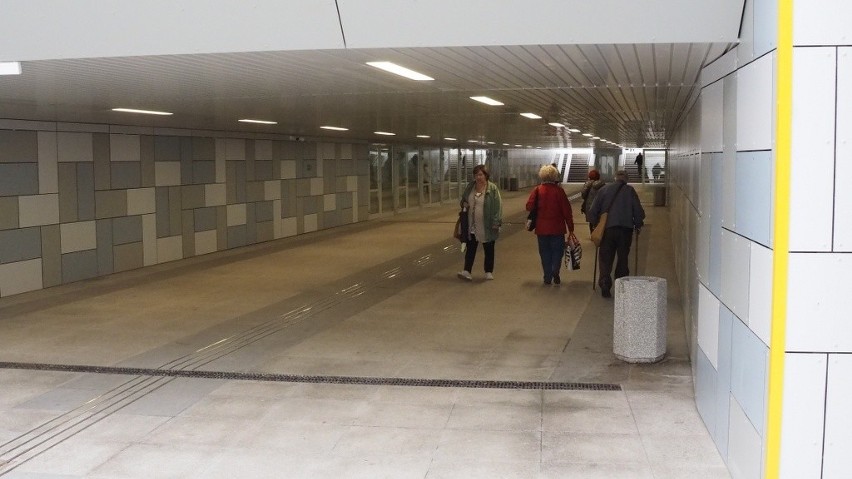 W wyremontowanym przejściu podziemnym w Koszalinie trwają...