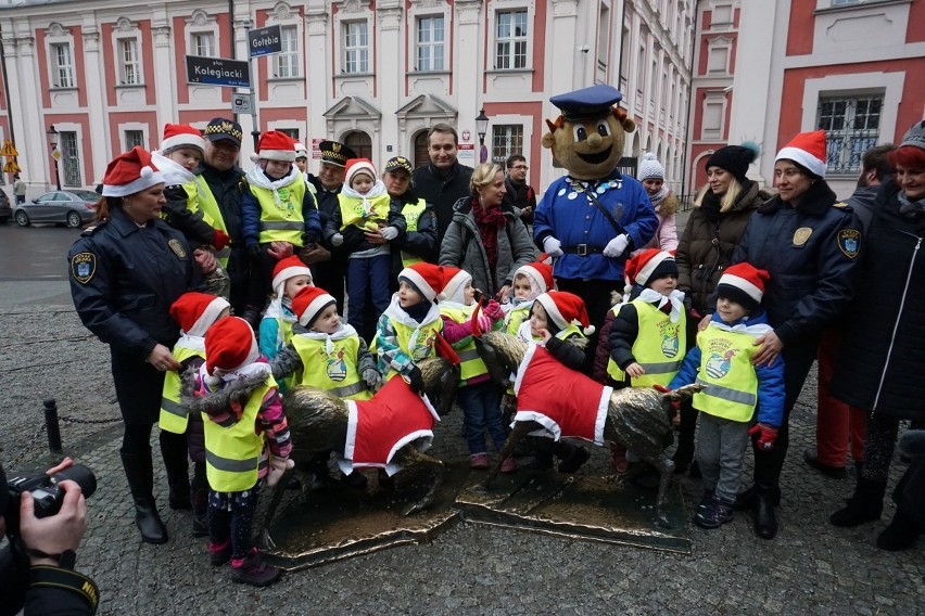 Poznańskie koziołki w świątecznych strojach