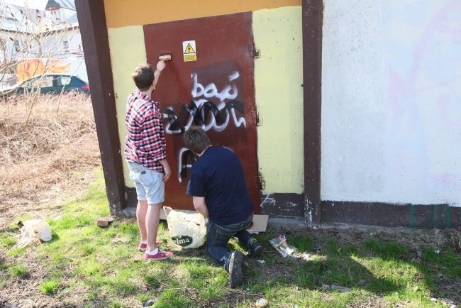 Kraków. "HejtStop", czyli zamalowujemy hejty w Dzień Wagarowicza [ZDJĘCIA, WIDEO]