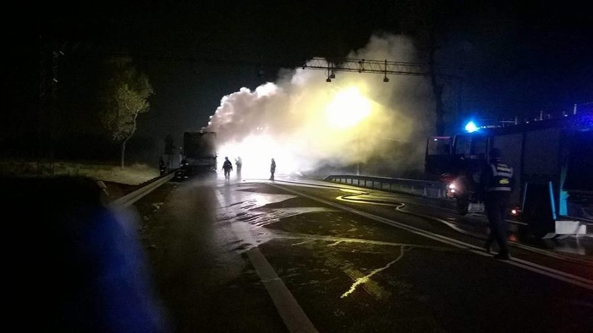 Pożar ciężarówki w Czajowicach na drodze Kraków - Olkusz.