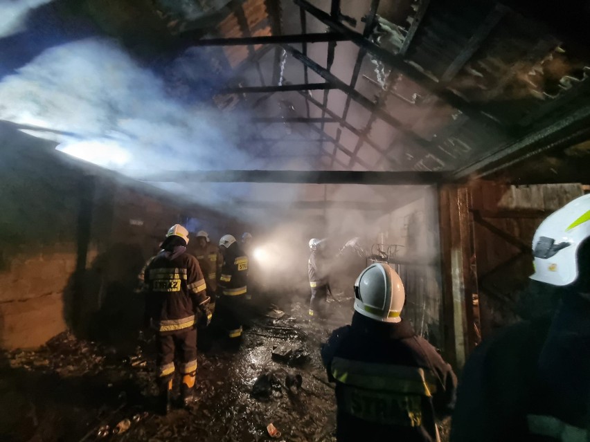 Pożar w Dąbrowie Białostockiej. Spłonął budynek gospodarczy