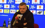Konferencja prasowa przed meczem Korona Kielce-Legia Warszawa. Trener Kamil Kuzera odniósł się do odwołania Piotra Dulnika