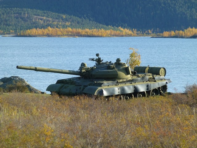 Rosjanie prawdopodobnie używają starych czołgów T-62 do walki w Donbasie - raportuje brytyjski wywiad