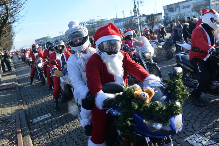 Charytatywny przejazd Mikołajów na motocyklach to...