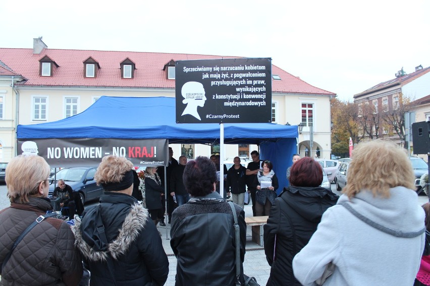 "Czarny protest" na oświęcimskim Rynku