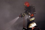 Pożar na podziemnym parkingu w Bydgoszczy. Ewakuowano 65 osób, ucierpiało dwóch strażaków