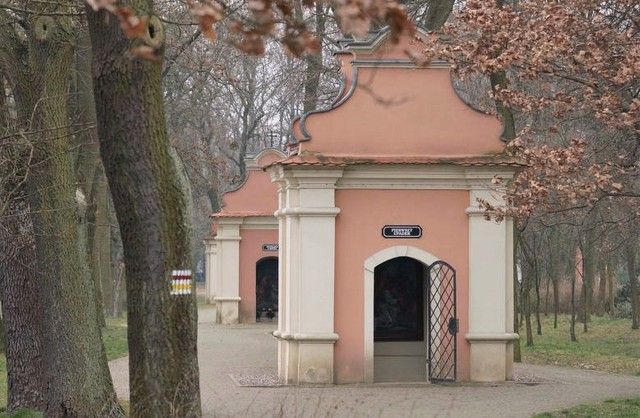 Przekazując 1 procent od podatku wesprzeć możemy prace restauratorskie na terenie Kalwarii Pakoskiej. Efekty tych prac robią wrażenie