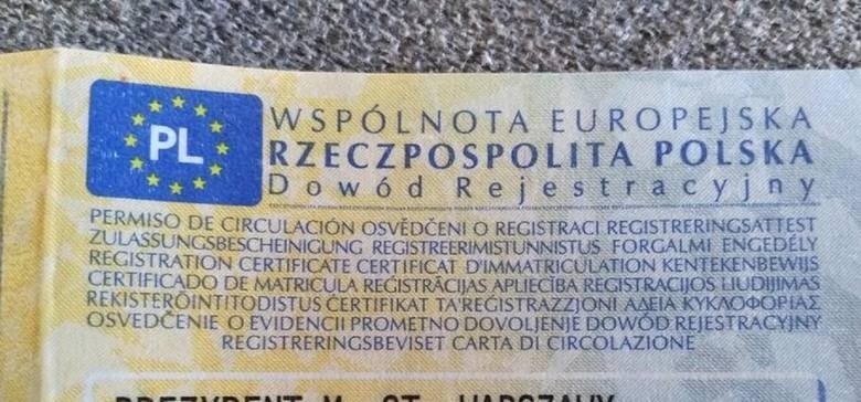 Kraków. Kierowcy rejestrują auta, ale nie odbierają dokumentów. Mogą mieć problem z wyjazdem za granicę lub ze sprzedażą samochodu 