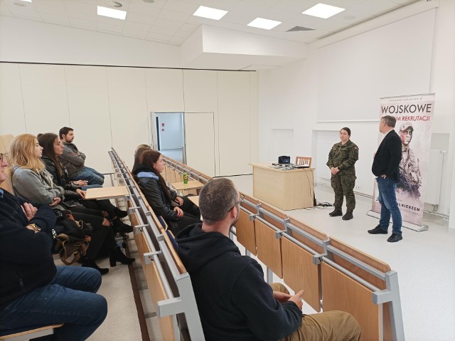 Przedstawiciele Wojskowego Centrum Rekrutacji w Koszalinie pojawili się w murach Państwowej Wyższej Szkoły Zawodowej.