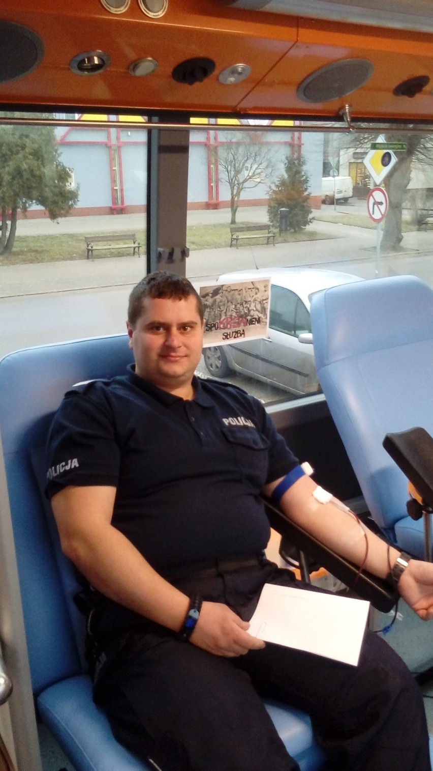 W akcji honorowego oddawania krwi wzięli udział policjanci z...