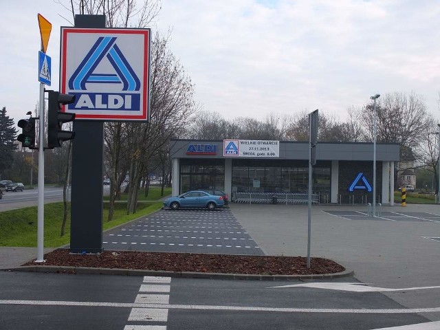 Niemiecka sieć Aldi wchodzi do OpolaPierwszy sklep tej sieci w Opolu powstał przy ul. Ozimskiej.