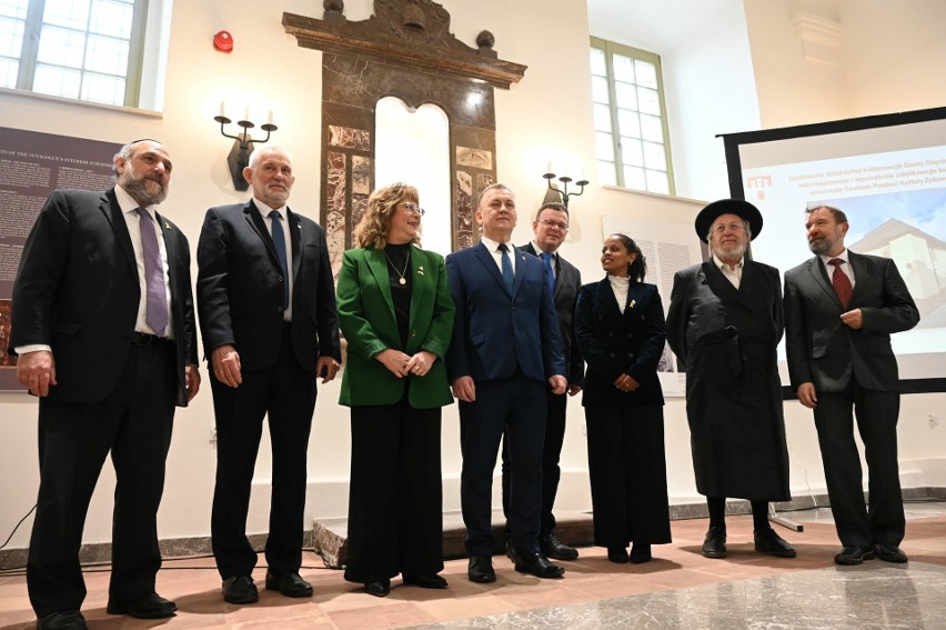 Uroczyste otwarcie wyremontowanej synagogi w Chęcinach. Powstało tu Centrum Pamięci Kultury Żydowskiej. Zobaczcie zdjęcia i film