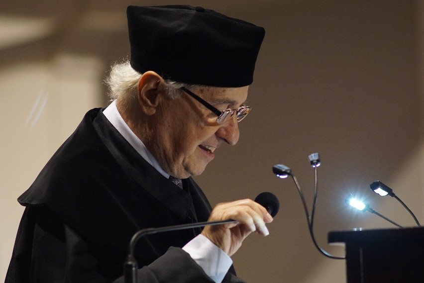 Wykład inauguracyjny wygłosił  nestor uczelni prof. Waldemar...