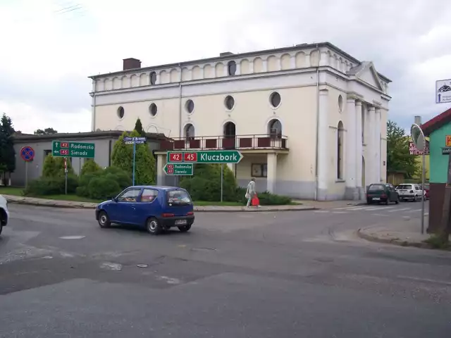 Dawna synagoga w Praszce, dzisiaj dom kultury.