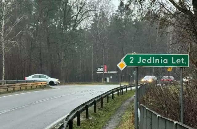 Jedno z najbardziej znanych skrzyżowań pod Radomiem, niedaleko zalewu w Jedlni Letnisko, zostanie przebudowane.